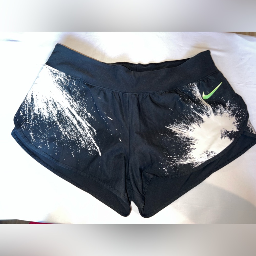 Nike shorts (17) - Picture 1 of 3